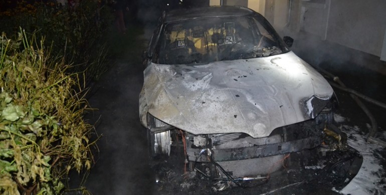 У Рівному спалили авто екс-голові Рівненської обласної ради